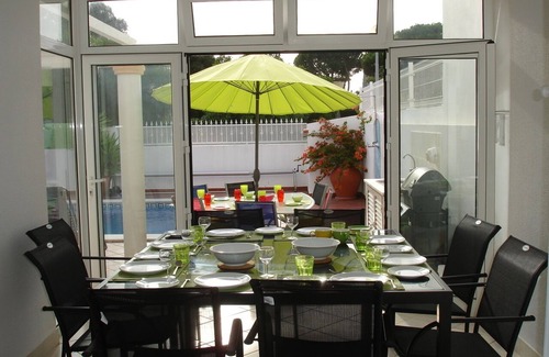 Retur House | Stunning 5 bed 4 bath house with large pool within walking distance of beach.