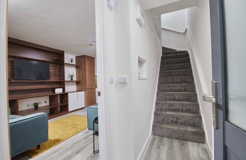 Failsworth House | Stunning 5 Bed House in Manchester by PureStay