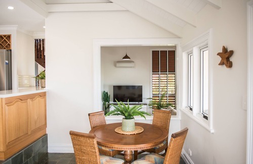 Airlie Beach House | Stunning 5 Bedroom Holiday Home in the heart of Airlie Beach with.