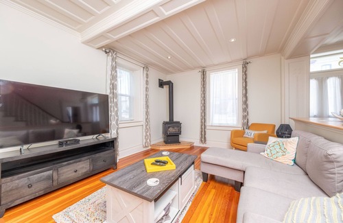 Southampton House | Stunning 5-Bedroom Historic House in Southampton