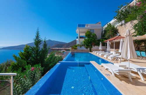 Kalkan Villa | Stunning 5 Bedroom Luxury Villa with Large Infinity Pool & Splendid Sea Views