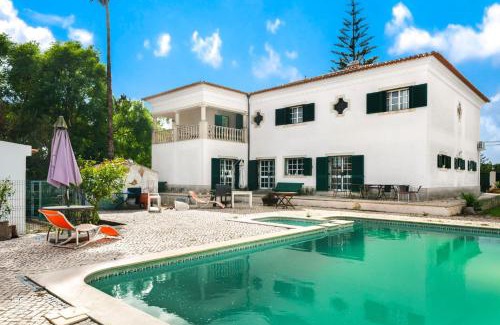 Palmela Villa | Stunning 5-Bedroom Villa with Pool by Hostlovers