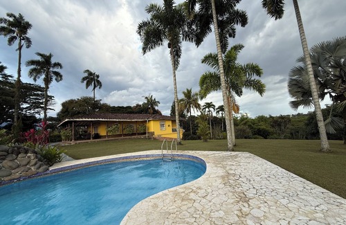 Pereira Villa | Stunning 5 BR Villa with Mountain Views & WiFi in COMBIA-Pereira, CO