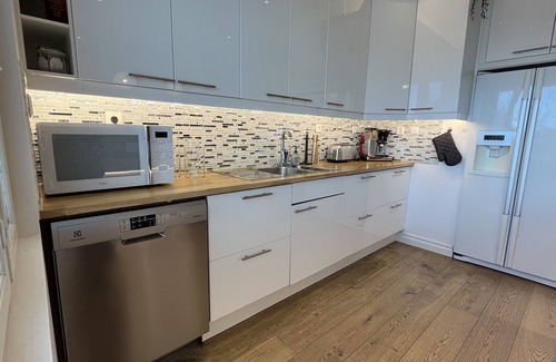 Tampere House | Stunning 5BR Home with Jacuzzi and Finnish Sauna