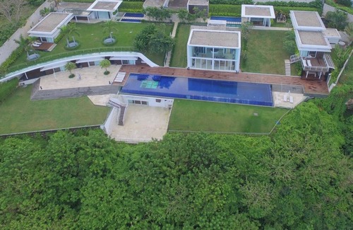 Kutuh Villa | Stunning 6-bedroom Seaview Villa Lorea
