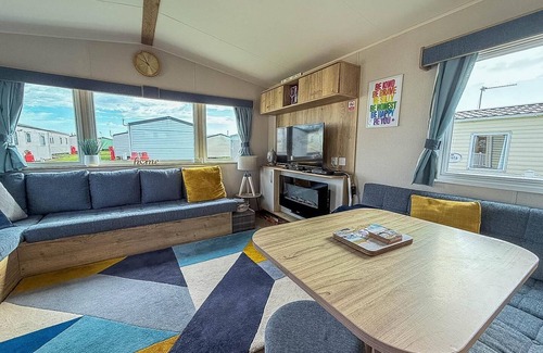 Hopton House | Stunning 6 berth caravan with decking at Broadland Sands ref 20028BS