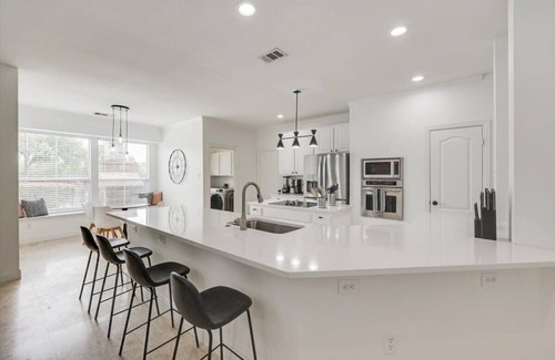 Rowlett House | Stunning 6BR, Pool - Great for Big Groups