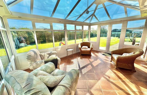 New Forest District House | Stunning 7 Bedroom Escape Near New Forest and Beach - Large Garden - Sleeps 14