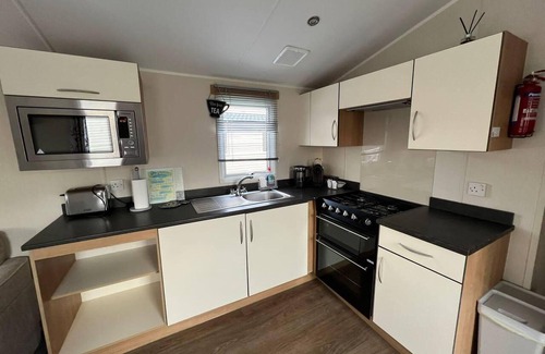Hamworthy Cabin | Stunning 8 Berth Caravan in Poole
