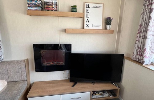 Hamworthy Cabin | Stunning 8 Berth Caravan in Poole