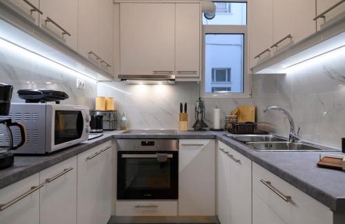 Makrigianni Apartment | Stunning Acropolis 2 bedroom Opulence