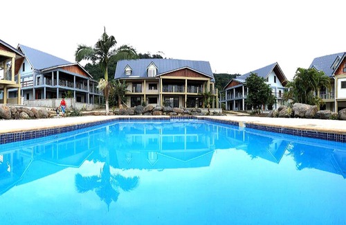 Apia Apartment | Stunning and Contemporary Two Bedroom Apartment with Pool Oasis