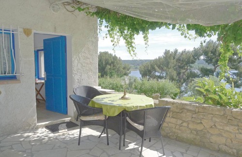 Istres Apartment | Stunning apartment in ISTRES with WiFi