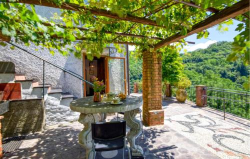 Mezzanego Apartment | Stunning Apartment In Mezzanego