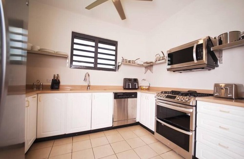 Parque House | Stunning Art Deco Home - 1 Block from the Beach