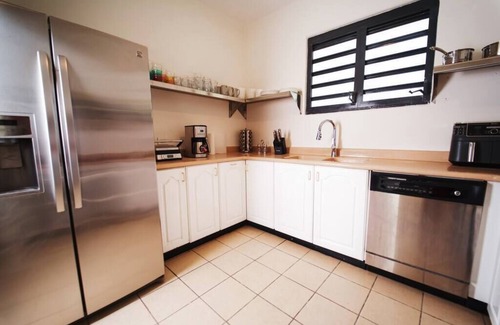 Parque House | Stunning Art Deco Home - 1 Block from the Beach