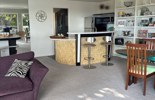 Bay Park Apartment | Stunning Bay View Getaway