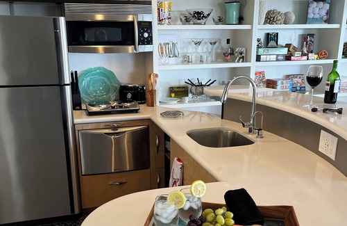 Bay Park Apartment | Stunning Bay View Getaway