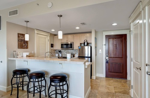 Villa Lago Condo | Stunning Bay Views on the 6th Floor: Two bedroom with Fully Equipped Kitchen, Sleeper Sofa at Sandestin Golf and Beach Resort!