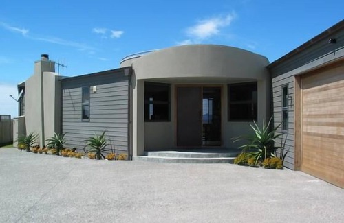 Ruakaka House | Stunning Beach Front House