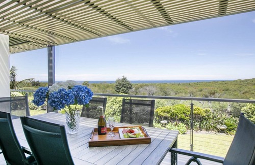 Magenta Shores House | Stunning beach house at Magenta