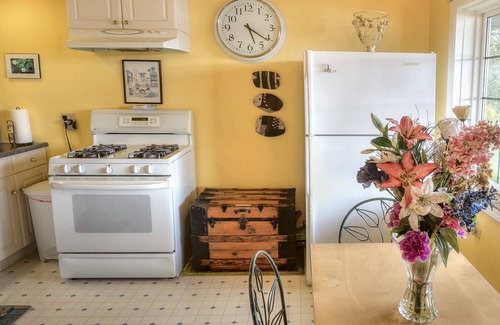 Bainbridge Island House | Stunning Beach Suite, great mountain & water views, near downtown Winslow, Cozy.
