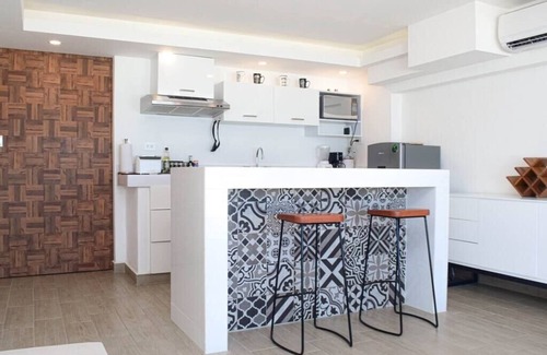 Zona Hotelera Condo | Stunning beach views, amazing spot at Villas Marlin, steps away from the beach.