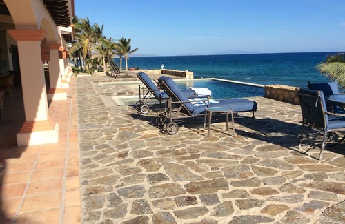 Pescadero House | Stunning Beachfront Villa on the Sea of Cortez