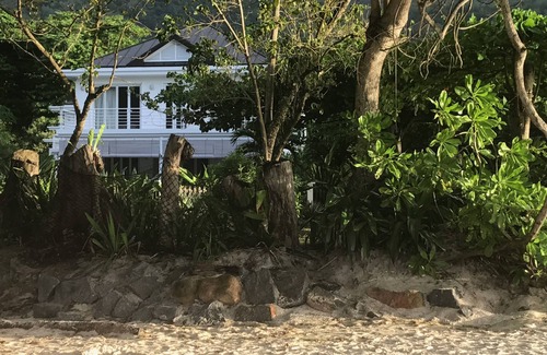 Beau Vallon Villa | Stunning beachfront gem