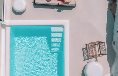 Santorini Villa | Stunning BlueWhite Villa: Luxury Heated Infinity Pool Escape