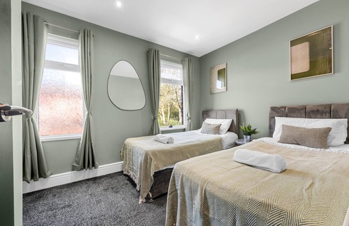 Bolton House | Stunning Bolton Abode – Pool Table & Free Parking