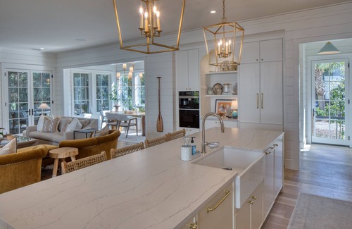 Palmetto Bluff Cottage | Stunning brand new designer home nNestled in nature & perfect for entertaining