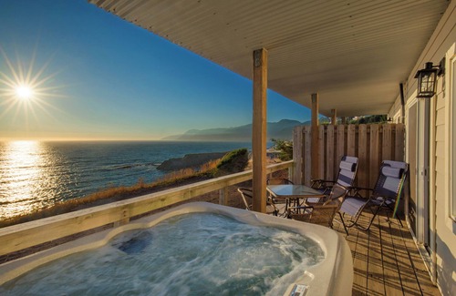 Shelter Cove Condo | Stunning by OceanviewHotTubs Tesla Charging Oceanfront! Shelter Cove