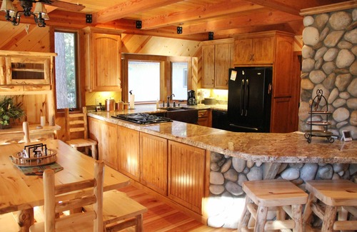 Long Barn Cabin | Stunning cabin in a 400 acre gated wooded park close to Pinecrest & Dodge Ridge