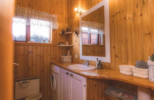Borgarnes House | Stunning Cabin with Breathtaking Views!