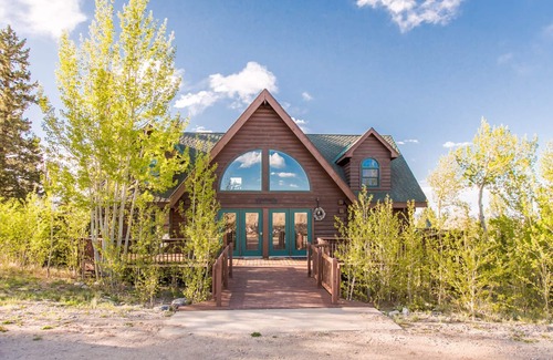 Warm Springs Cabin | STUNNING Cabin with Breathtaking Views and Plenty of Room for the Whole Family