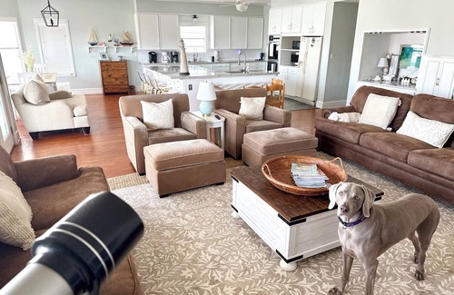 Isla Del Sol House | Stunning Canal-Front Home, Fishing, Kayak,paddle boards, Family fun, and more!