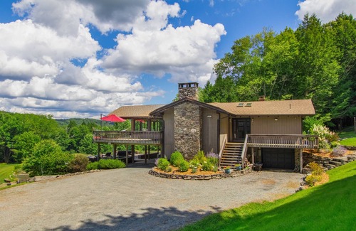 Callicoon House | Stunning Catskills lodge with private lake in 70 acres