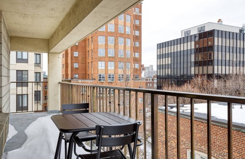 Mid-Cambridge Apartment | Stunning Central Square 2BR near Central Square T stop, by Blueground