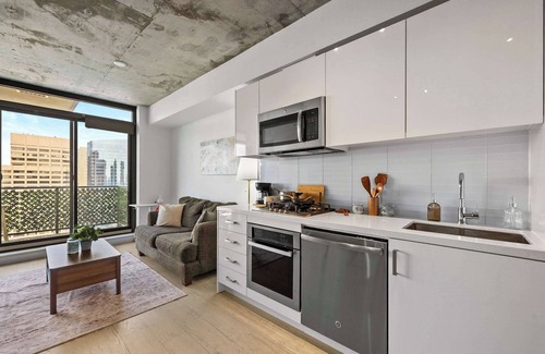 Connaught Apartment | Stunning City Views Earthy Vibes WFH