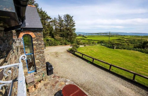 Schull House | Stunning Coastal hideaway in West Cork, sea view, perfect for hikers