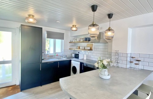 South Cerney Cabin | Stunning Completely Refurbished Lakeside Lodge - Sleeps 6