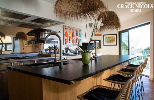 Sete Villa | Stunning contemporary villa just a few steps from the beach