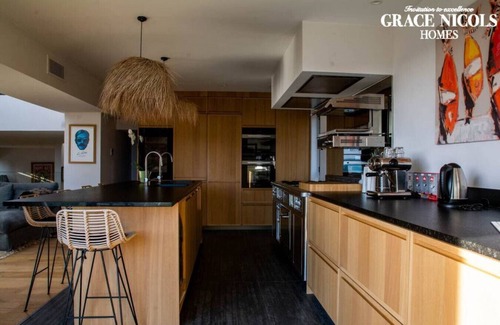 Sete Villa | Stunning contemporary villa just a few steps from the beach