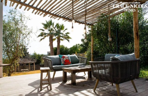 Sete Villa | Stunning contemporary villa just a few steps from the beach