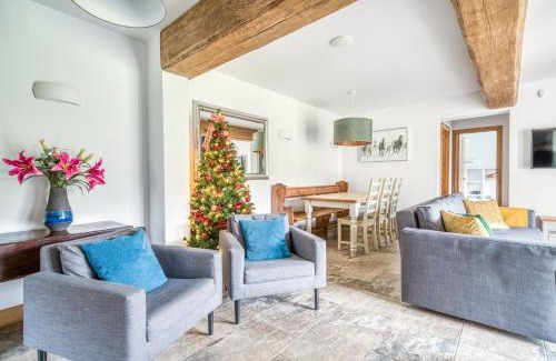 New Forest District House | Stunning Cottage in New Forest with Log Burner
