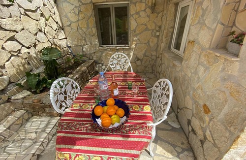 Lorgues Cottage | Stunning Cottage with Pool in Provence, France