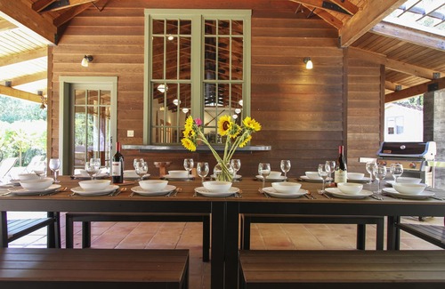 Hacienda House | Stunning Country Retreat, Pool, Hottub, Views, 92 Acres