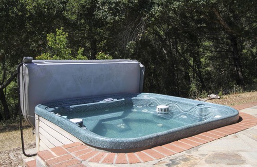 Hacienda House | Stunning Country Retreat, Pool, Hottub, Views, 92 Acres