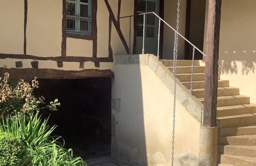 Castres House | Stunning Courtyard Gite in renovated Bastide (c1684)